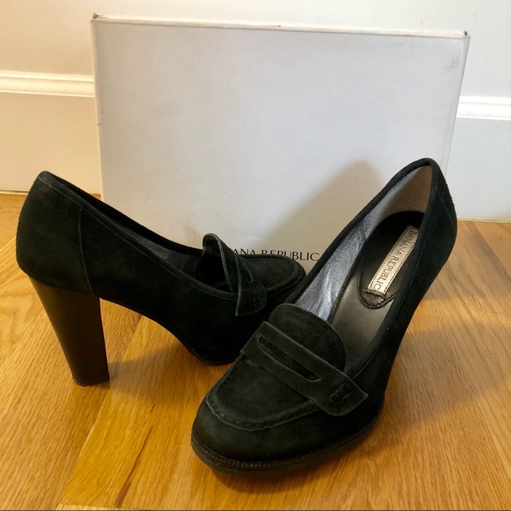 NIB new black suede Parker banana republic 6.5